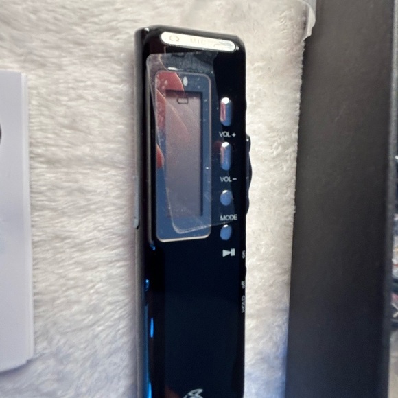 New GPX Black Digital Voice Recorder with 4GB Storage - Picture 5 of 8